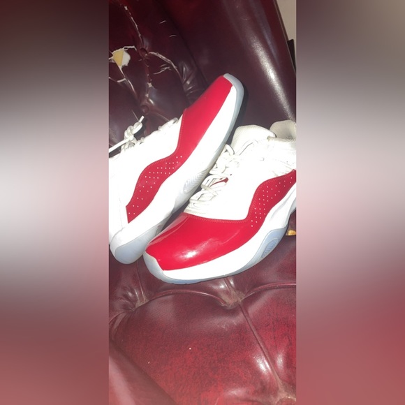 Jordan 11 cherry cmft